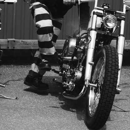 Outlaw Stripes – Biker Pants im Prison-Look