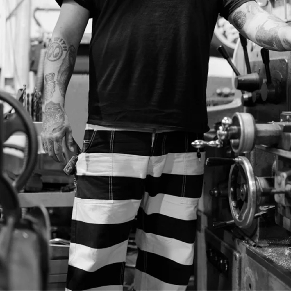 Outlaw Stripes – Biker Pants im Prison-Look
